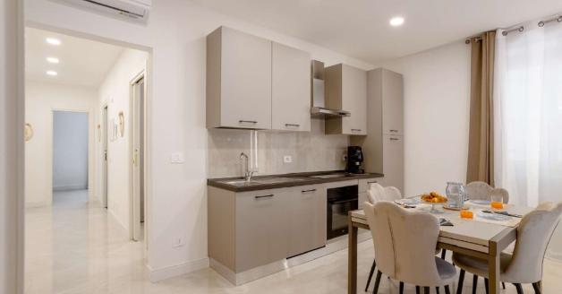  CAVOUR LAKE APARTMENTS****