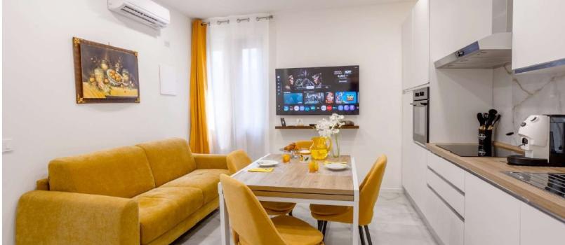  CAVOUR LAKE APARTMENTS****